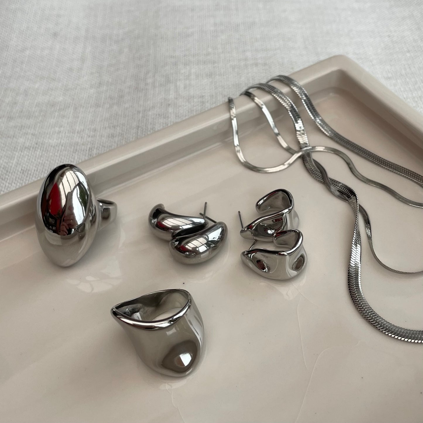 Vanity C-Hoops silver