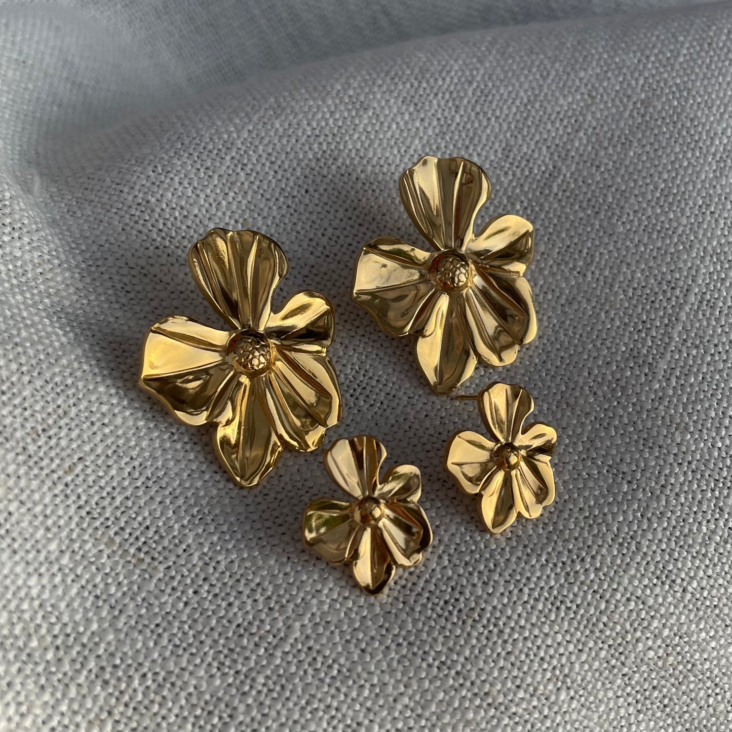 Cherry Blossom Studs gold