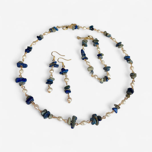 gyllt rómantískt sett með lapis lazuli of ferskvatnsperlum