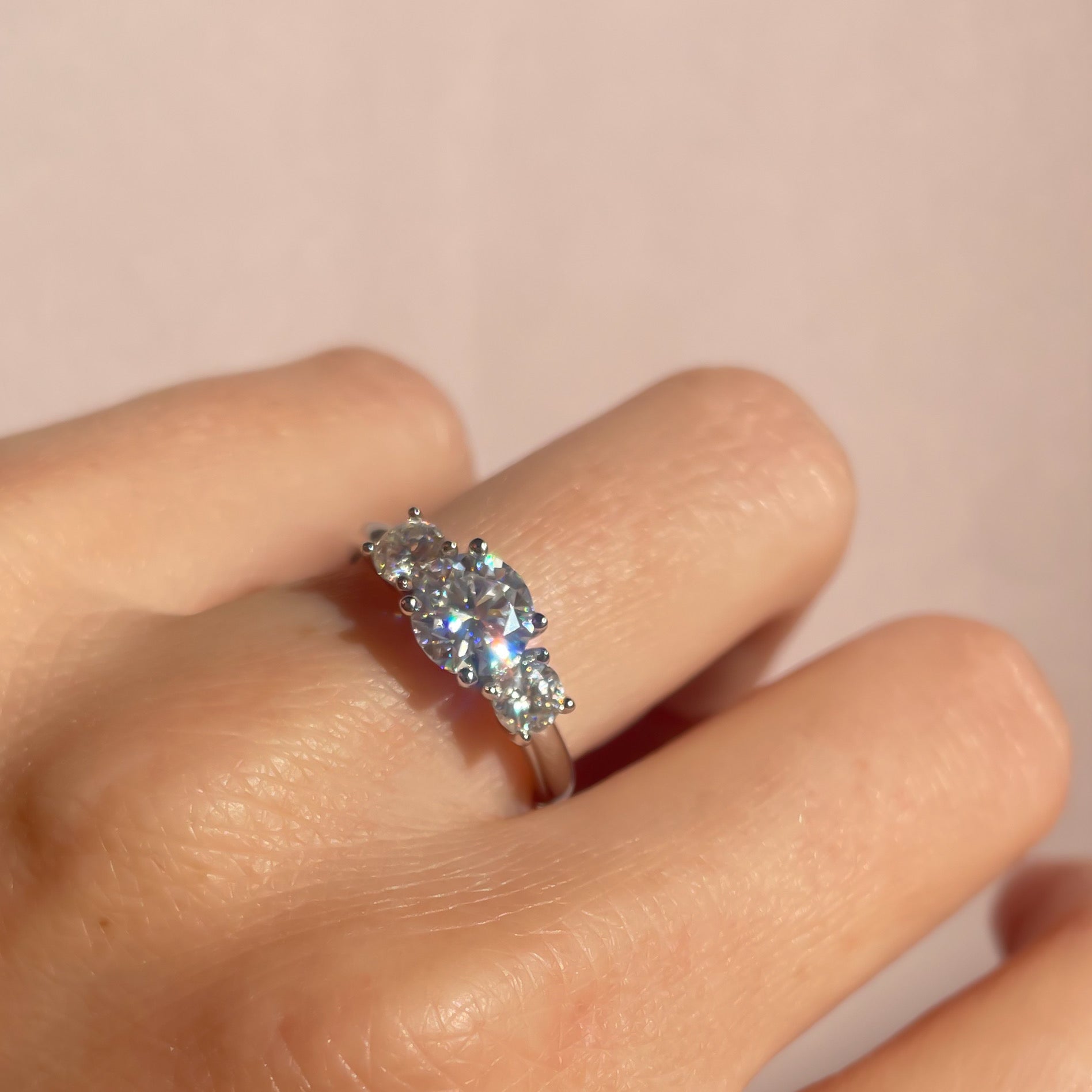 lúxus-hringur með 3 moissanite steinum, handgerður úr 925 silfri