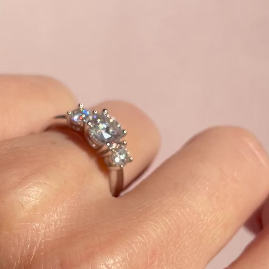 moissanite trúlofunarhringur í 925 sterling silfri