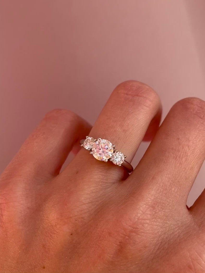 1 karat moissanite trúlofunarhringur í 925 sterling silfri